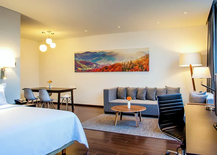 Hotel Fiesta Plaza Aeropuerto 4*