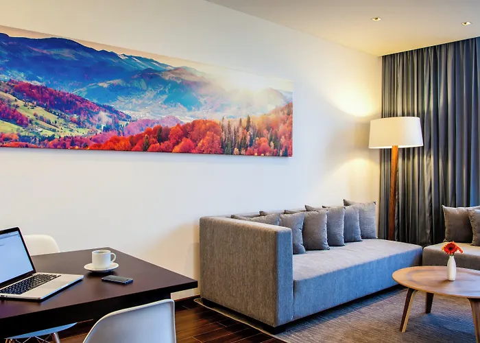 Hotel Fiesta Plaza Aeropuerto 4*