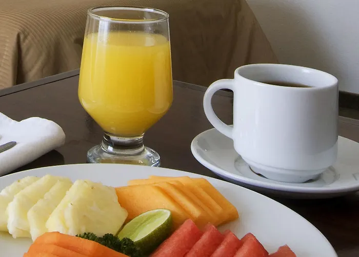 Hotel Fiesta Plaza Aeropuerto 4*