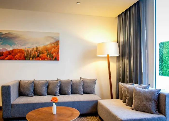 Hotel Fiesta Plaza Aeropuerto 4*