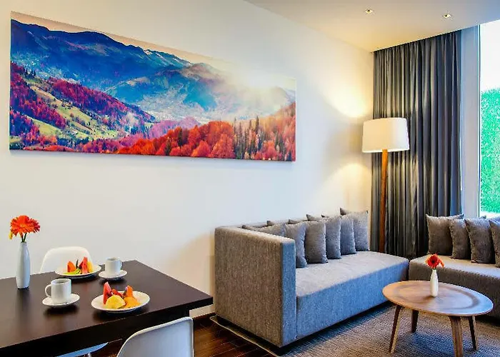 Hotel Fiesta Plaza Aeropuerto 4*